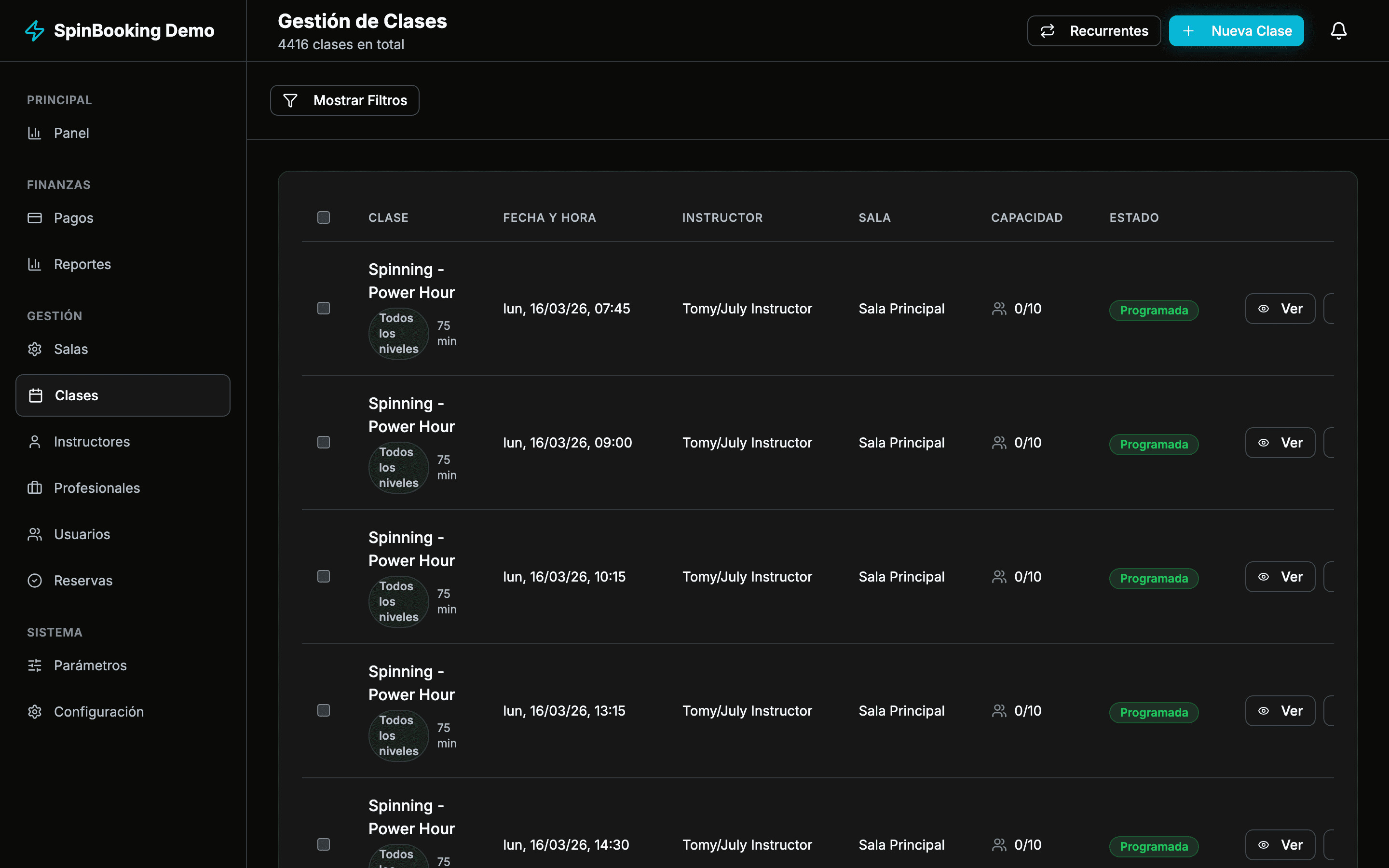 Pantalla de gestión de clases en SpinBooking con tabla de horarios y cupos disponibles
